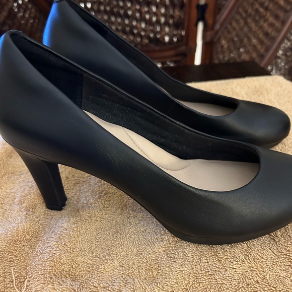 Clarks black leather pumps - Picture 3 of 8